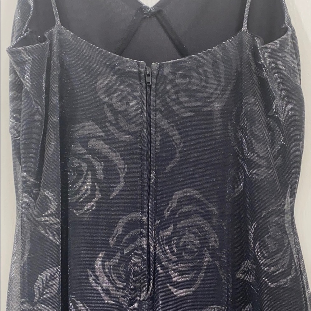 Metallic V-neck Gown - Picture 3 of 5